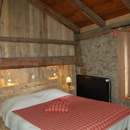 Adrets D'en Haut Country house *